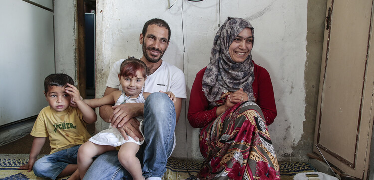 Eine syrische Familie in einem Flüchtlingscamp im Libanon Eine syrische Familie in einem Flüchtlingscamp im Libanon