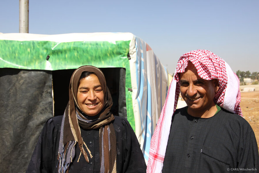 Familie retten. Zyad und Njood, syrisches Ehepaar, das bei Amman im Zelt lebt: "Ich möchte sagen, dass ich meinen Mann liebe. Jeden Tag bin ich froh, dass wir und die Kinder zusammen sind. Ich wünsche mir, dass diese Krise unsere Familie nicht zerstört." 