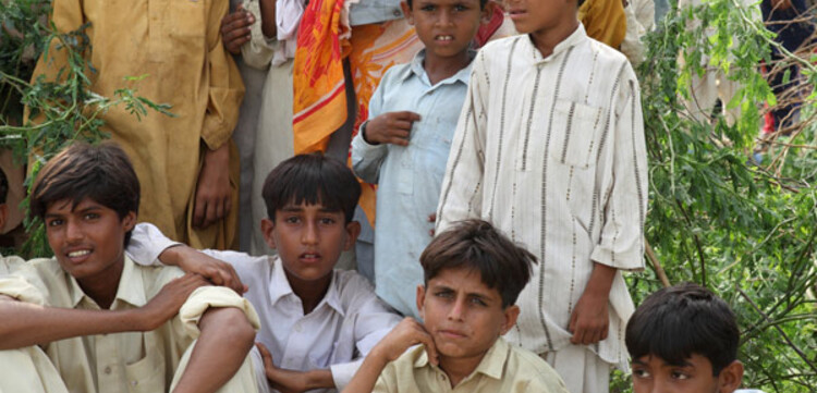 Flut Pakistan: Kinder im Süden am 31.08.2010