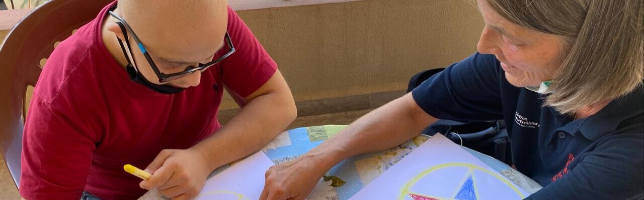 Malerisch lernen Kinder und Erwachsene im Libanon ihre Traumata zu bewältigen