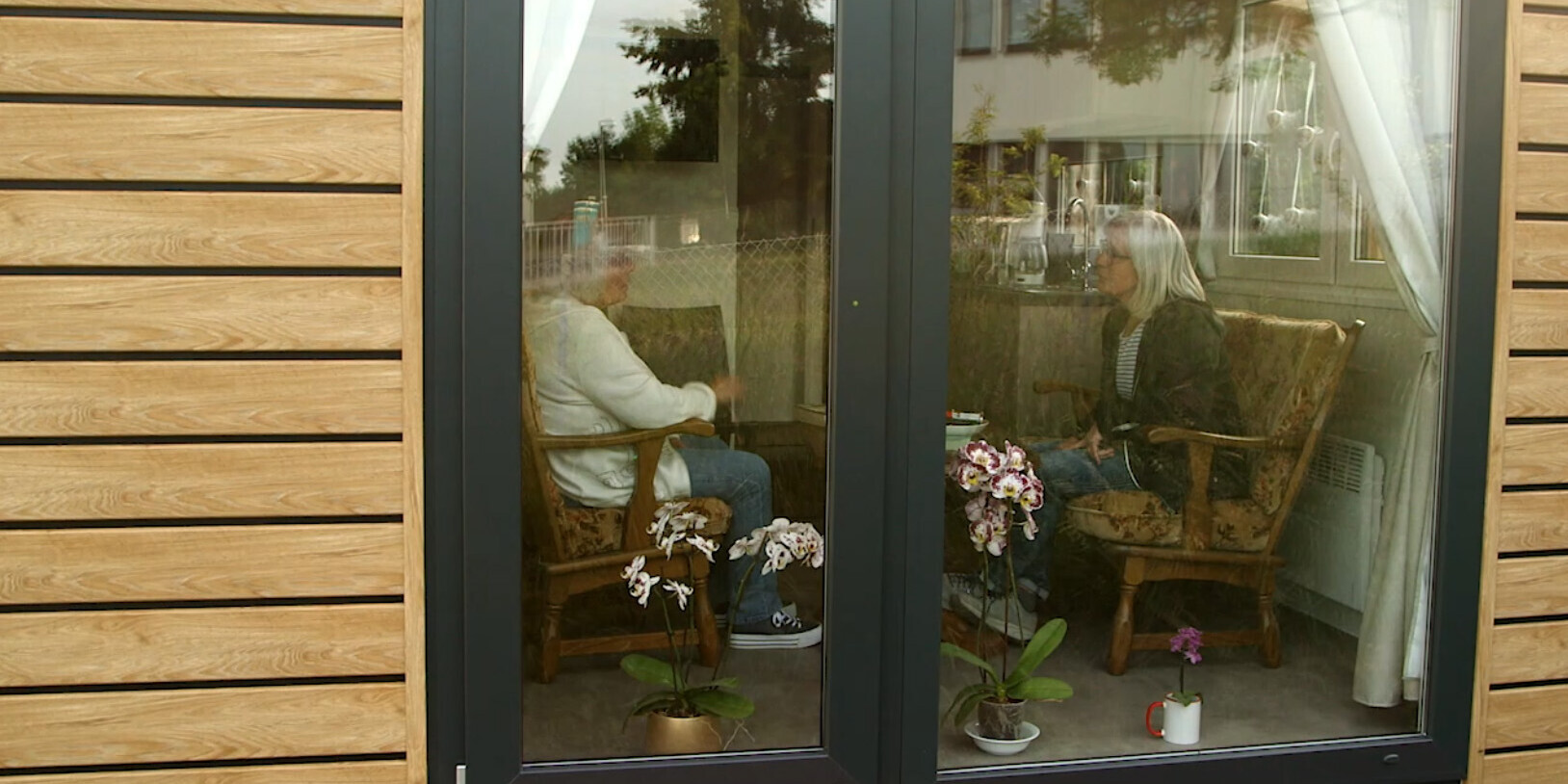 Seniorinnen haben im Tiny House ein neues zu Hause gefunden