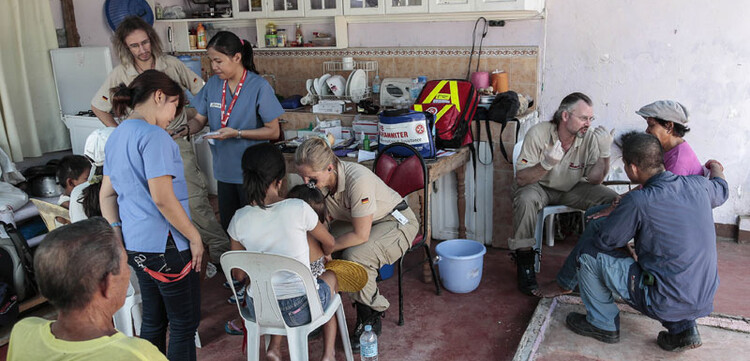 In provisorischen Behandlungsräumen leisten die Mitarbeiter dringend benötigte medizinische Hilfe