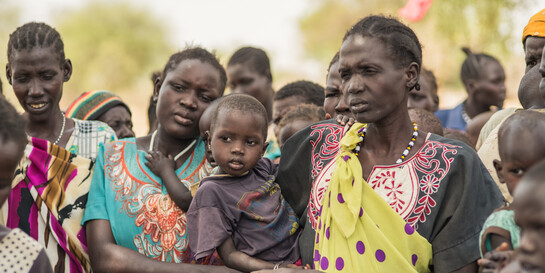 Frauen und Kinder im Südsudan, wo seit fünf Jahren Bürgerkrieg herrscht