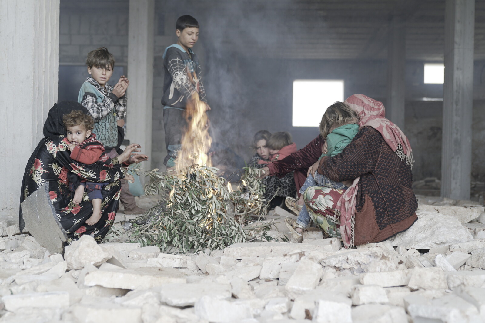 Familien auf der Flucht in einer provisorischen Unterkunft in Syrien