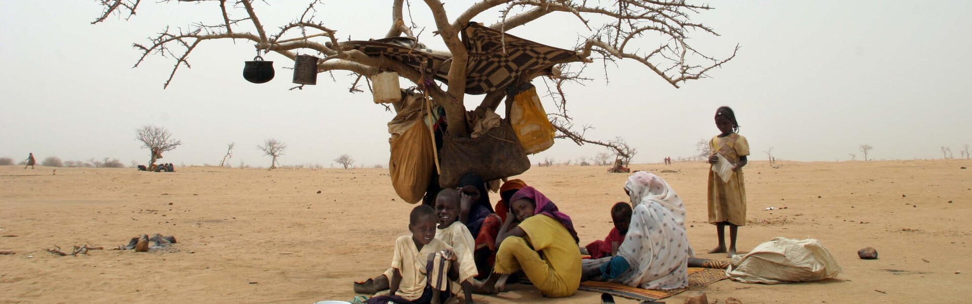 Im Tschad ist die Situation vieler Menschen aufgrund von Trockenheit und Dürre sehr schwer. Viele fliehen vor dem Hunger und der Desertifikation.