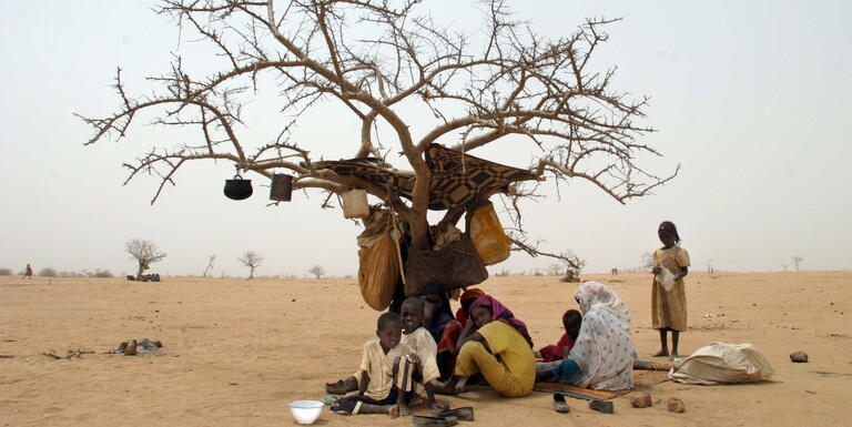 Im Tschad ist die Situation vieler Menschen aufgrund von Trockenheit und Dürre sehr schwer. Viele fliehen vor dem Hunger und der Desertifikation.