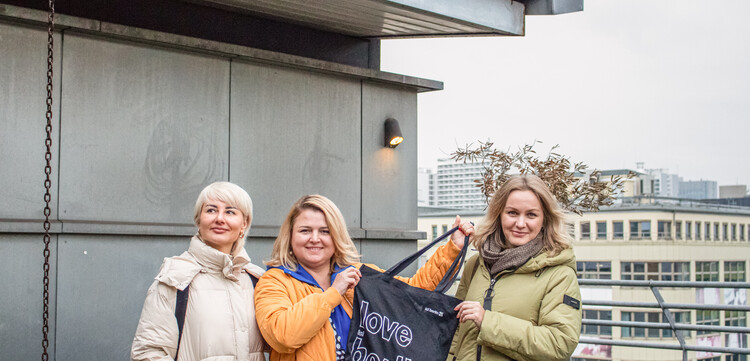 Drei aus der Ukraine geflüchtete Frauen leben jetzt in Berlin 