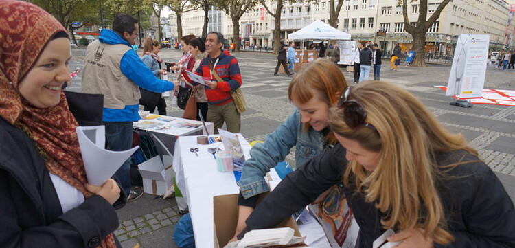 Am Stand von Islamic Relief Deutschland konnten Interessierte einen spannenden Parcours durchlaufen Am Stand von Islamic Relief Deutschland konnten Interessierte einen spannenden Parcours durchlaufen