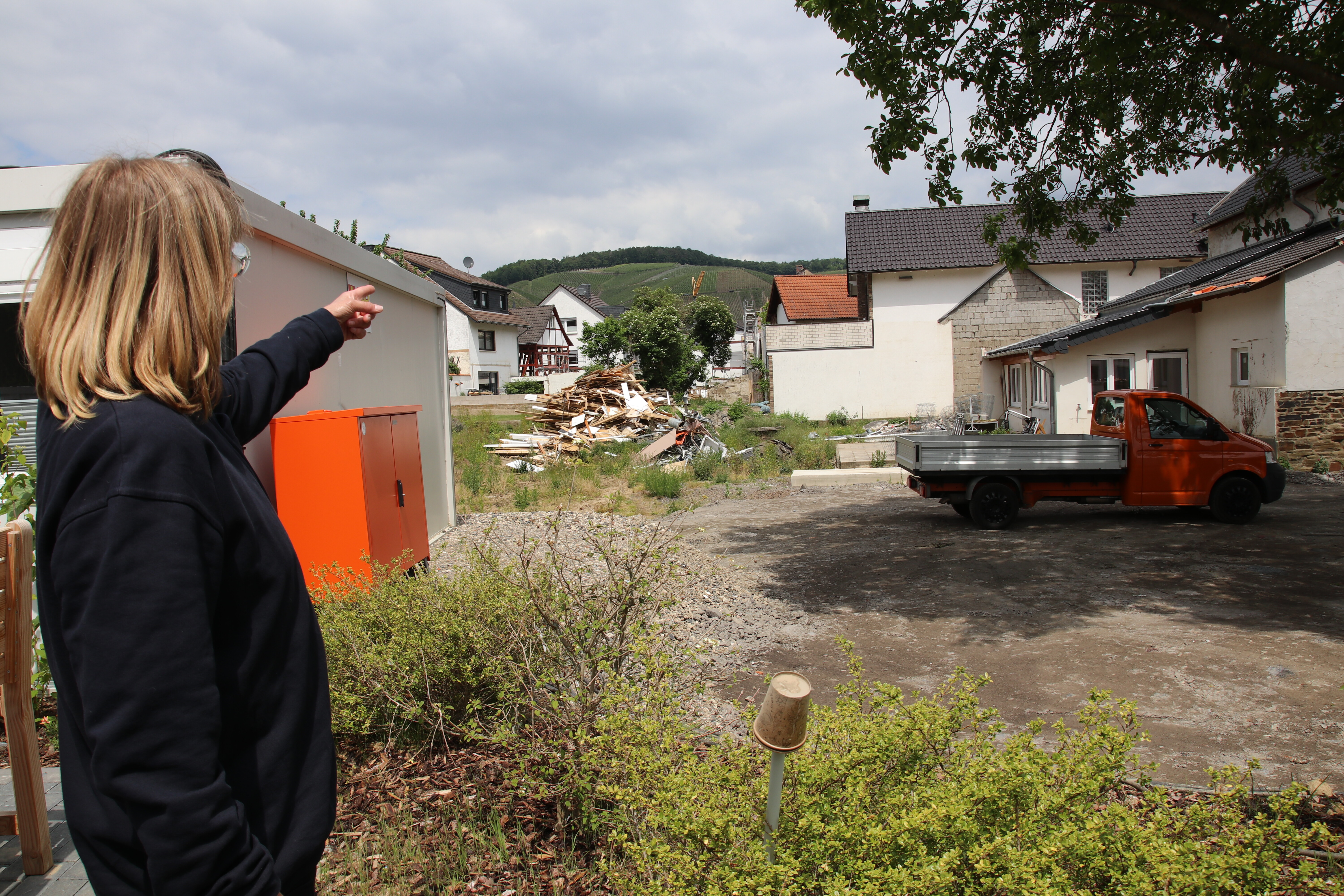 Helferin und von der Flut Betroffene aus dem Ahrtal 