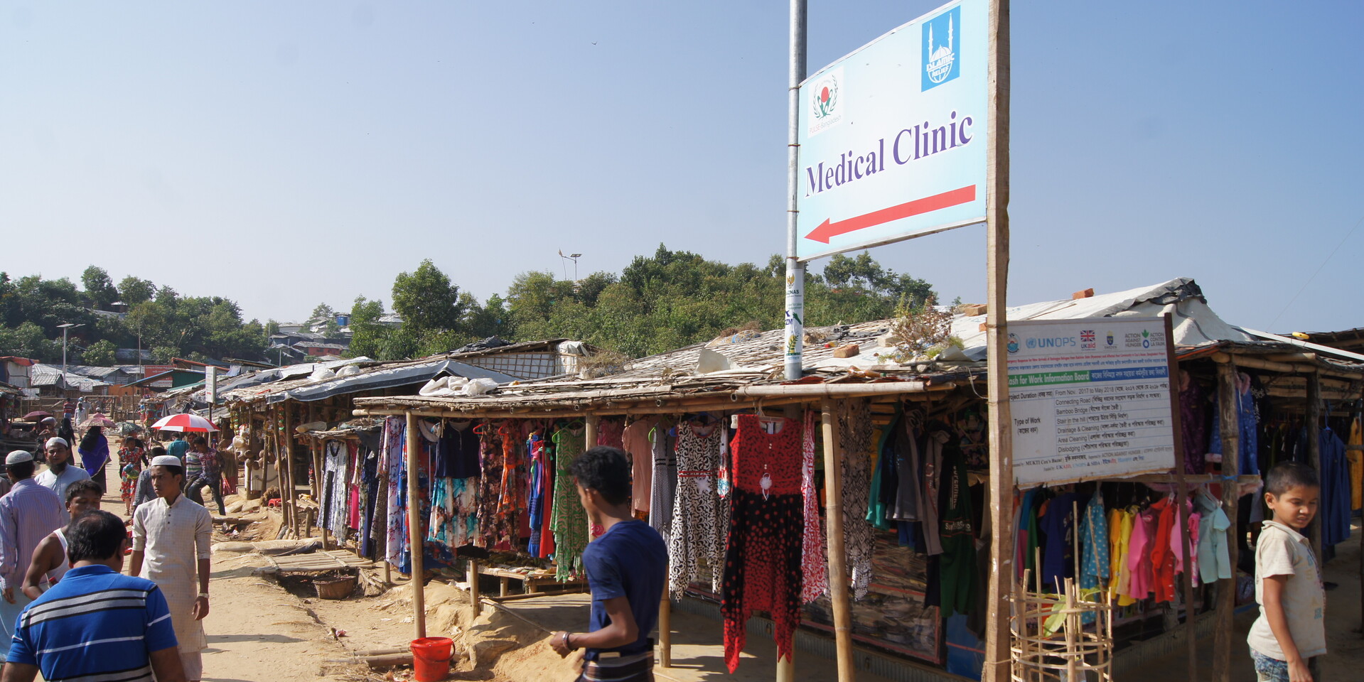 Islamic Relief sorgt für die medizinische Betreeung in einem Flüchtlingscamp in Bangladesch Islamic Relief sorgt für die medizinische Betreeung in einem Flüchtlingscamp in Bangladesch