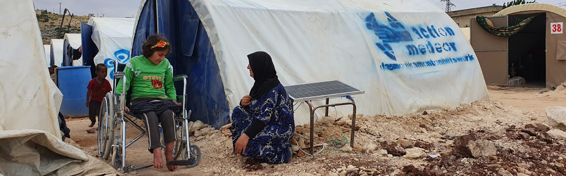 Hilfe für geflüchtete Familien im syrischen Idlib