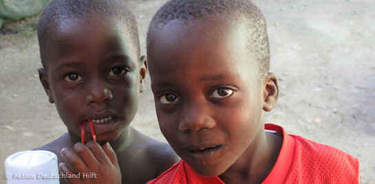 Zwei Kinder in Haiti