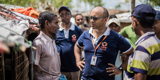 Helfer in einem Flüchtlingscamp in Bangladesch