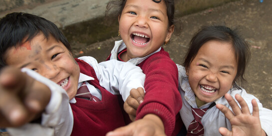 Schulkinder in Nepal: Das Recht auf Bildung ist neben vielen anderen Kinderrechten in der UN-Kinderrechtskonvention festgeschrieben