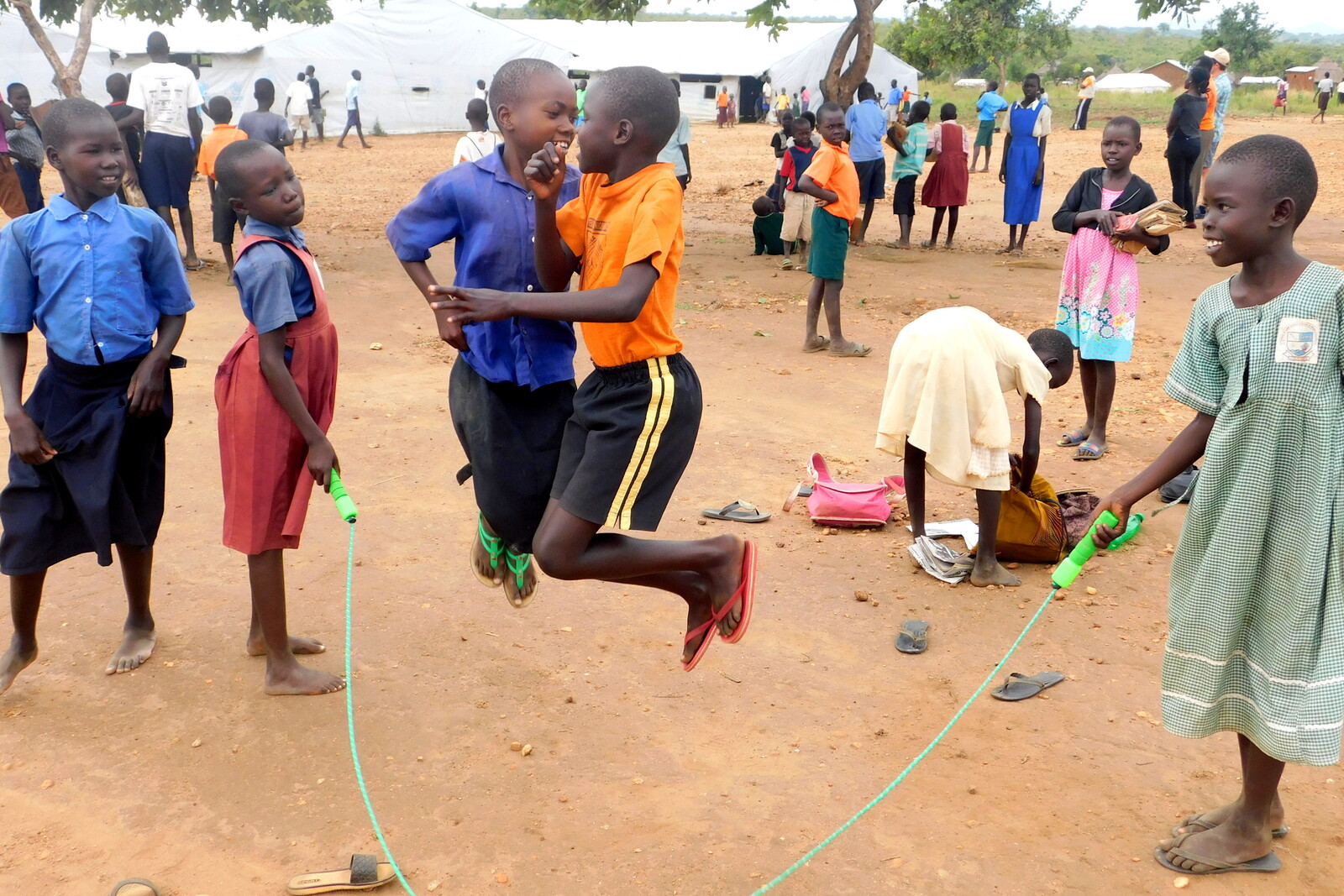 Kinder in Uganda beim Spielen