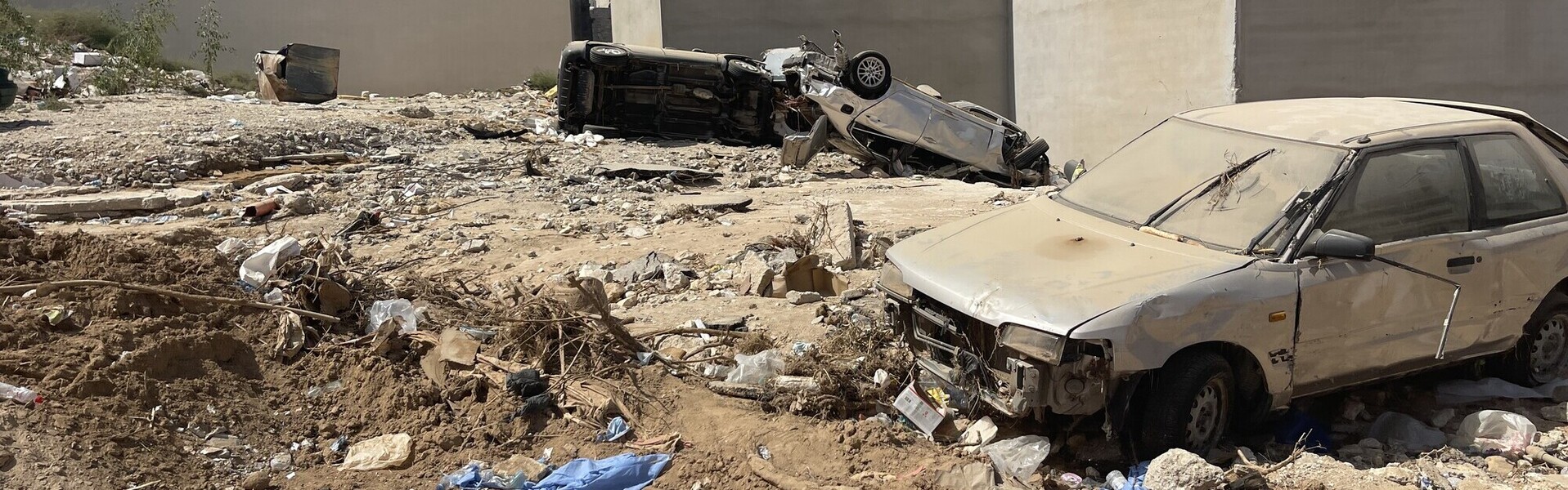 Nach der Flut in Libyen ist die Stadt Darna von Schlamm überdeckt