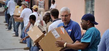 3157-ADH-menschenkette Erdbeben Haiti