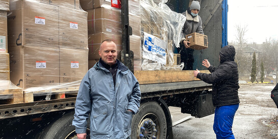 Helfer:innen von action medeor transportieren Hilfsgüter in die Ukraine