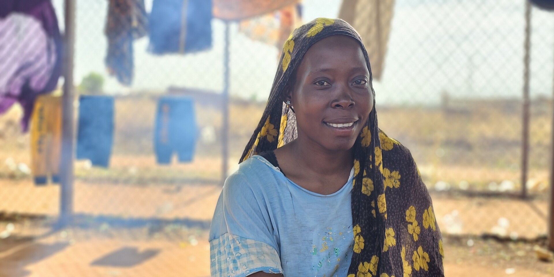 Portrait von Rashida, eine Frau, die mit ihren Kindern geflohen ist