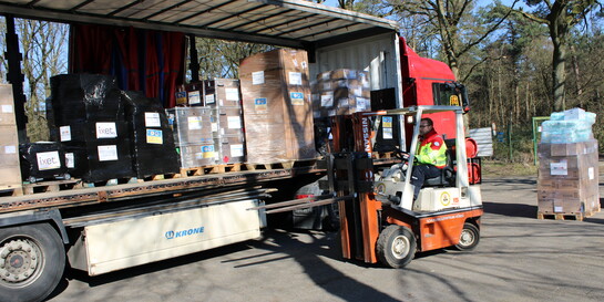 Ein LKW mit Hilfsgütern auf dem Weg in die Ukraine
