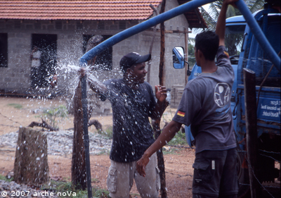 Sri Lanka: Einspülung eines Brunnens