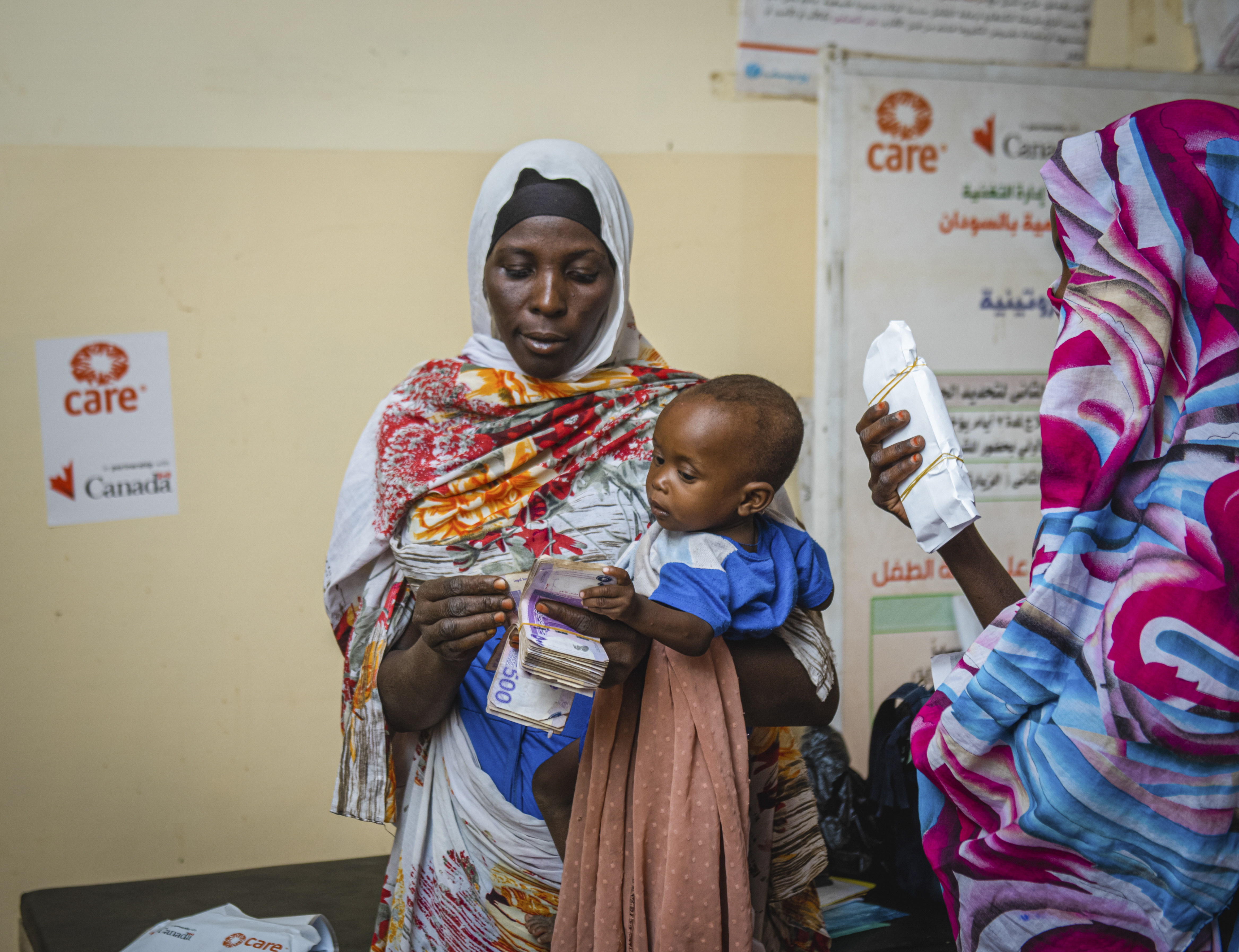 Frau mit Baby im Sudan Frau mit Baby im Sudan