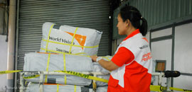 World Vision verteilt Hilfsgüter an Taifunopfer in Cebu