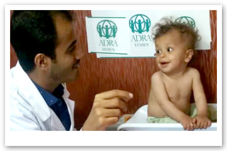 Moteeb aus dem Jemen erhält lebensrettende Hilfe von der Bündnisorganisation ADRA. Moteeb aus dem Jemen erhält lebensrettende Hilfe von der Bündnisorganisation ADRA.