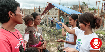 Helferinnen von Habitat for Humanity beim Wiederaufbau auf den Philippinen
