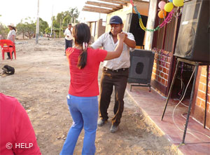 Erdbeben Peru: Feier zur Einweihung der neuen Häuser