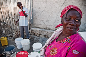 Erdbeben Haiti: Lachende Frau