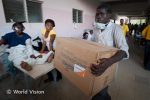 Haiti: Hilfspaket im Krankenhaus