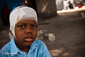 Haiti: Junge mit Verband