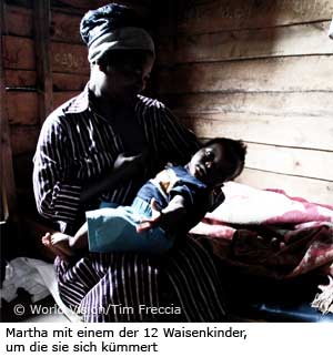 Kongo: Martha mit einem Waisenkind