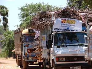 Sri Lanka - Lastwagen mit Hilfsgütern
