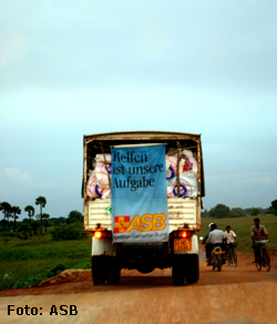 Lastwagen mit Hilfsgütern