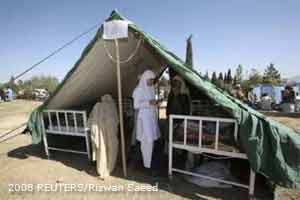 Erdbeben Pakistan: Erste Hilfe im Zelt