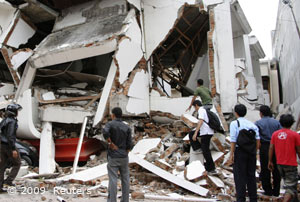 Erdbeben Indonesien: zerstörtes Gebäude